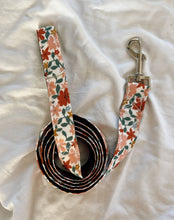 Load image into Gallery viewer, Flower Power Leash