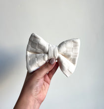 Load image into Gallery viewer, Ivory Bow Tie
